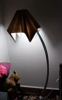 آباژور ایستاده