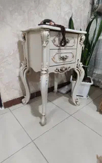 تلفن و میز تلفن