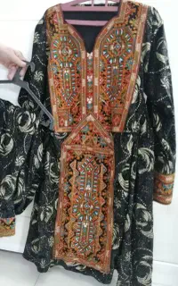لباس بلوچی دست دوز تازه دوخته شده سوزن دوزی