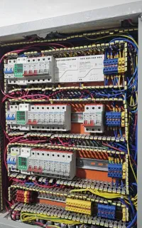 برق کار و سیم کشی ساختمان رفع اتصالات لوستر هالوژن