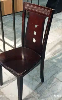 صندلی چوبی