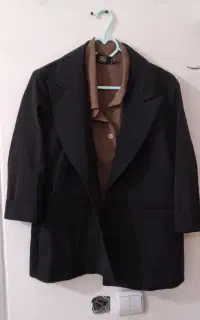کت کوتاه مشکی به همراه شومیز هدیه