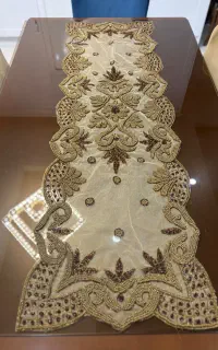 ست رانر روی میزی