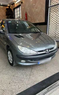 206 صندوقدار V8