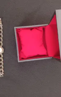 ساعت مچی زنانه نقره  کاملا نو