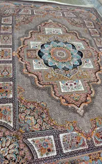 دو فرش ۱۲ متری پاتریس