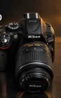 دوربین Nikon D5200  (به همراه لوازم جانبی)