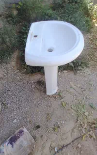 روشویی سنگی باپایه