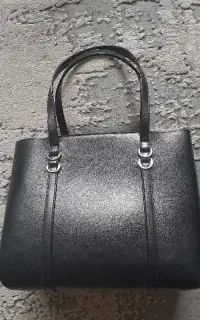 تعدادی کیف چرمی