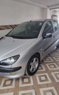 ۲۰۶ مدل ۸۴ بدون آفتاب سوختگی کم کارکرد