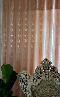 پرده حریر و کتیبه طلایی