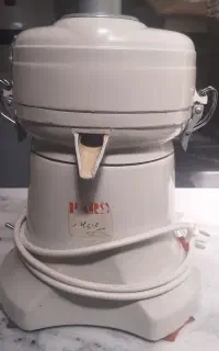 اب میوه گیر