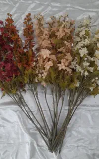 گل مصنوعی رنگهای ملایم و زیبا