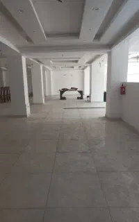 اجاره ی یک واحد تجاری بزرگ