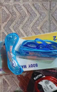 عینک شنا در دو رنگ