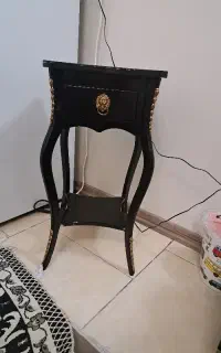 میز تلفن و کنار سالنی