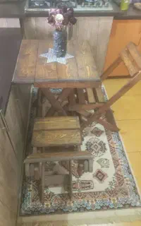 میز ب همراه ۳ عددصندلی