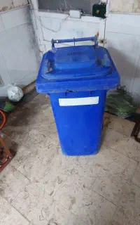 سطل زباله بزرگ