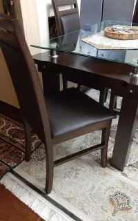 میزغذاخوری ۴ نفره تمام چوب با روکش چرم