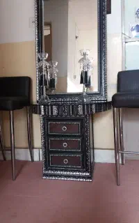 صندلی اپن  گلیم ۹ متری  اینه و شمعدان  و تابلو