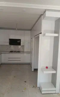 به یک شاگرد نیمه ماهر یا ساده نیازمندیم
