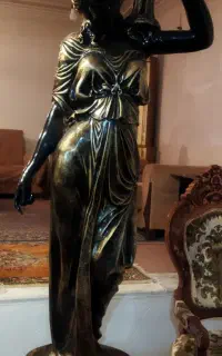 مجسمه چراغدار