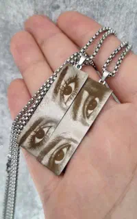 حکاکی عکس چشم روی گردنبند و دستبند