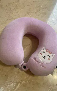 اسباب بازی و بالشت دور گردنی