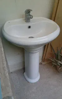 روشویی و شیر