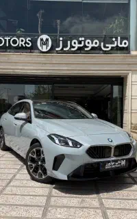 BMW 225 داخل قرمز