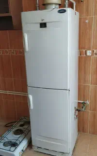 آب گرم کن مخزن دار یخچالی