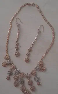 طلا گردنبد و گوشواره