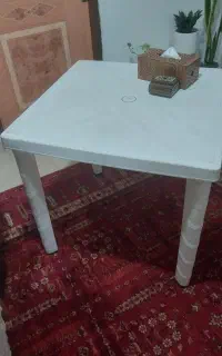 میز چهار پایه