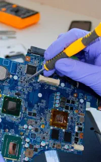 مرکز تخصصی تعمیرات لپ تاپ ، کامپیوتر و مودم