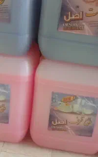 مایع لباس .ظرف.دست