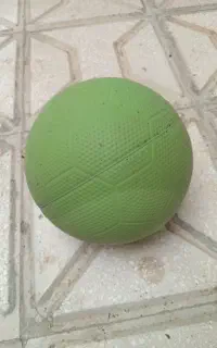 توپ کاملا سالم