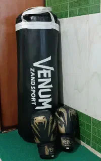 کیسه بوکس و دستکش بوکس