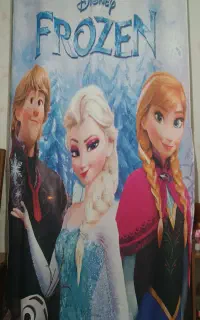 یه عدد پرده به همراه فرش