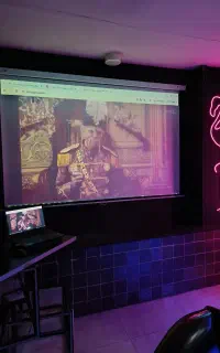 جام جهانی در کافه و صفحه نمایش ۱۲۰ اینچی