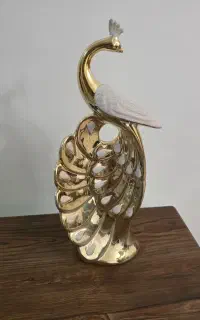 مجسمه طاووس گچی