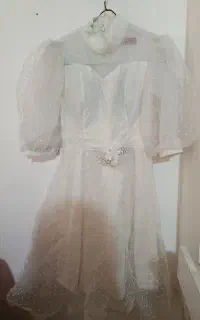 یک عدد مانتو و یک عدد لباس مجلسی
