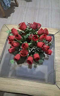 گل و مجسمه