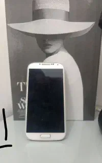 گوشی سامسونگ و ساده توضیحات