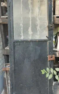 درب انباری در سرویس