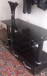 میزتلویزیون شیشه ای