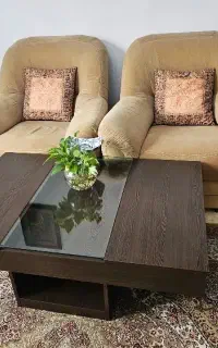 فروش ۲عدد مبل تک‌نفره به همراه میز و ۲عدد میزعسلی