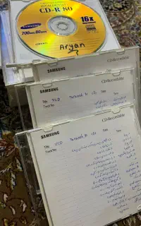 تعدادی سی دی موسیقی