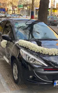 ماشین عروس و دسته گل عروس