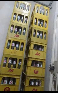 جعبه وشیشه نوشابه