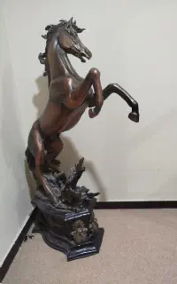 مجسمه اسب نو ارتفاع نزدیک ۱ متر